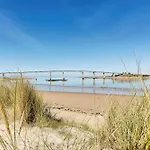 100 M De La Plage, Terrasse, Maison Pour 2