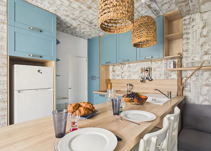 Hébergement de vacances 100 M De La Plage, Terrasse, Maison Pour 2 *